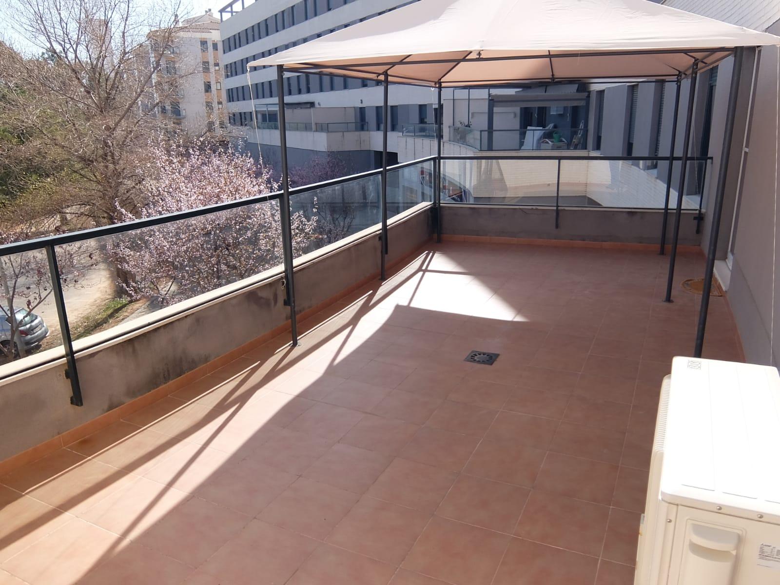 PISO AMPLIA TERRAZA ZONA UJI