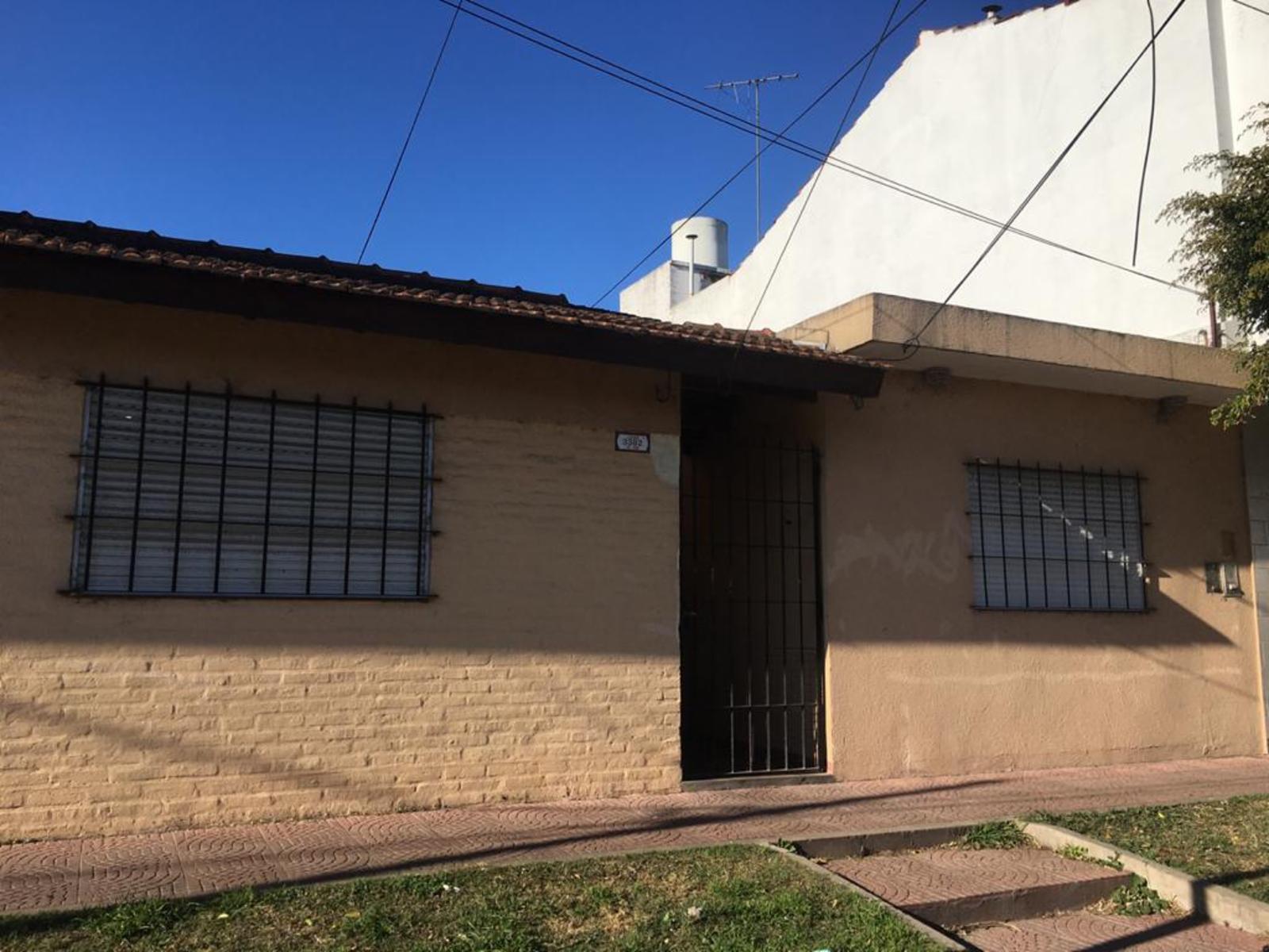 Venta, complejo de 4 departamentos en Villa de Mayo