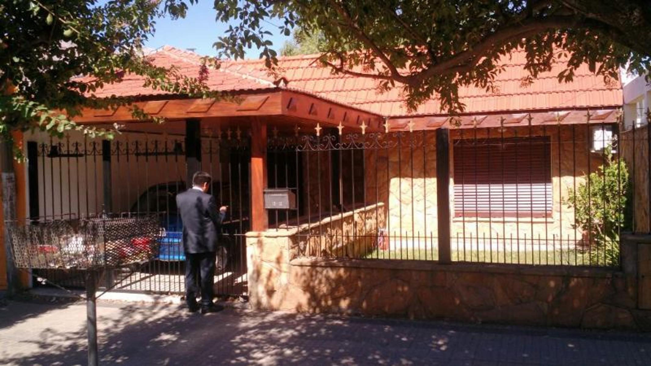 VENTA OPORTUNIDAD Bº Los Hornos LA PLATA, 2 dor, 5 ambientes escucha ofertas efvo.