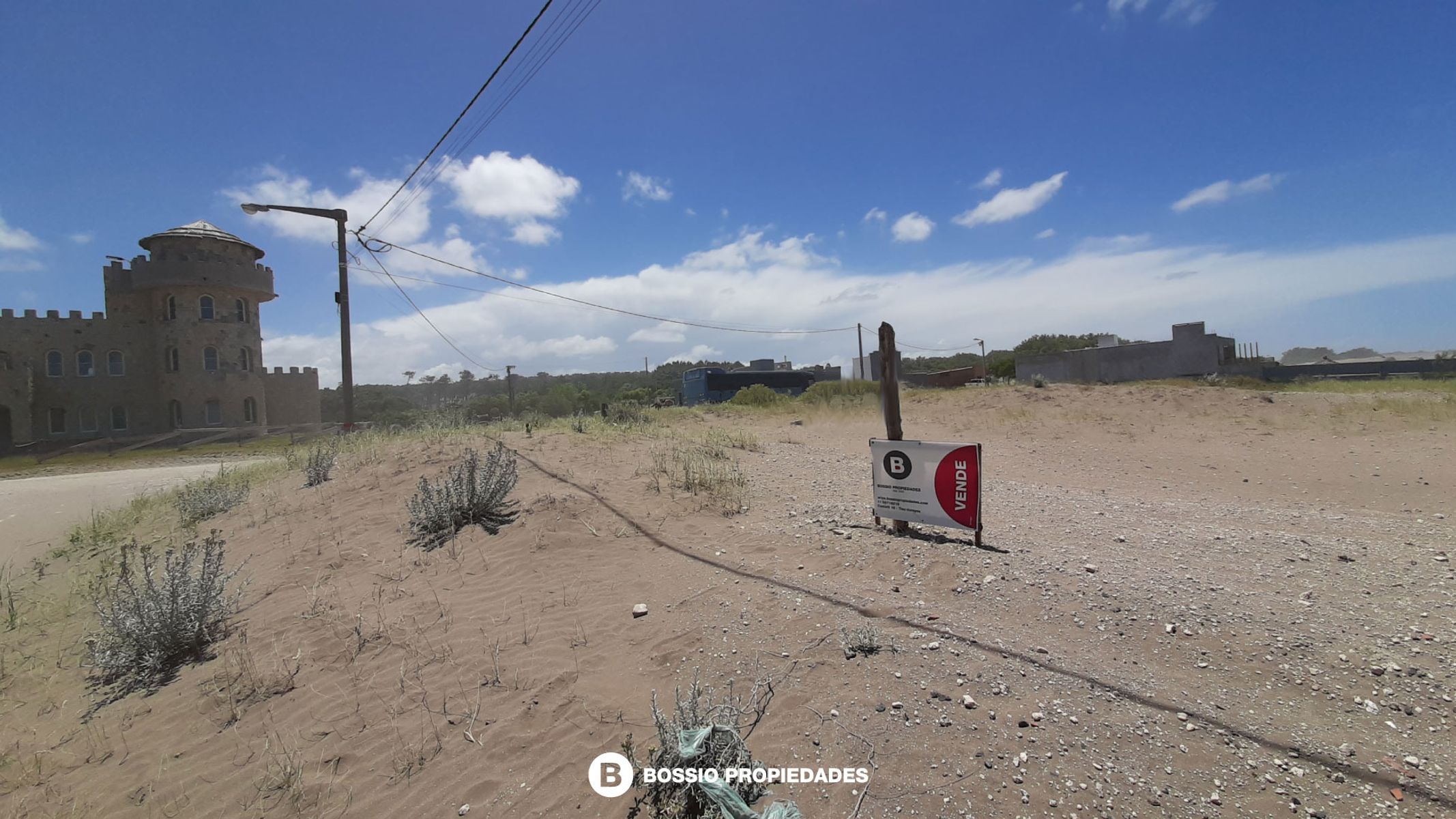 SE VENDE LOTE en CLAROMECO a METROS del MAR