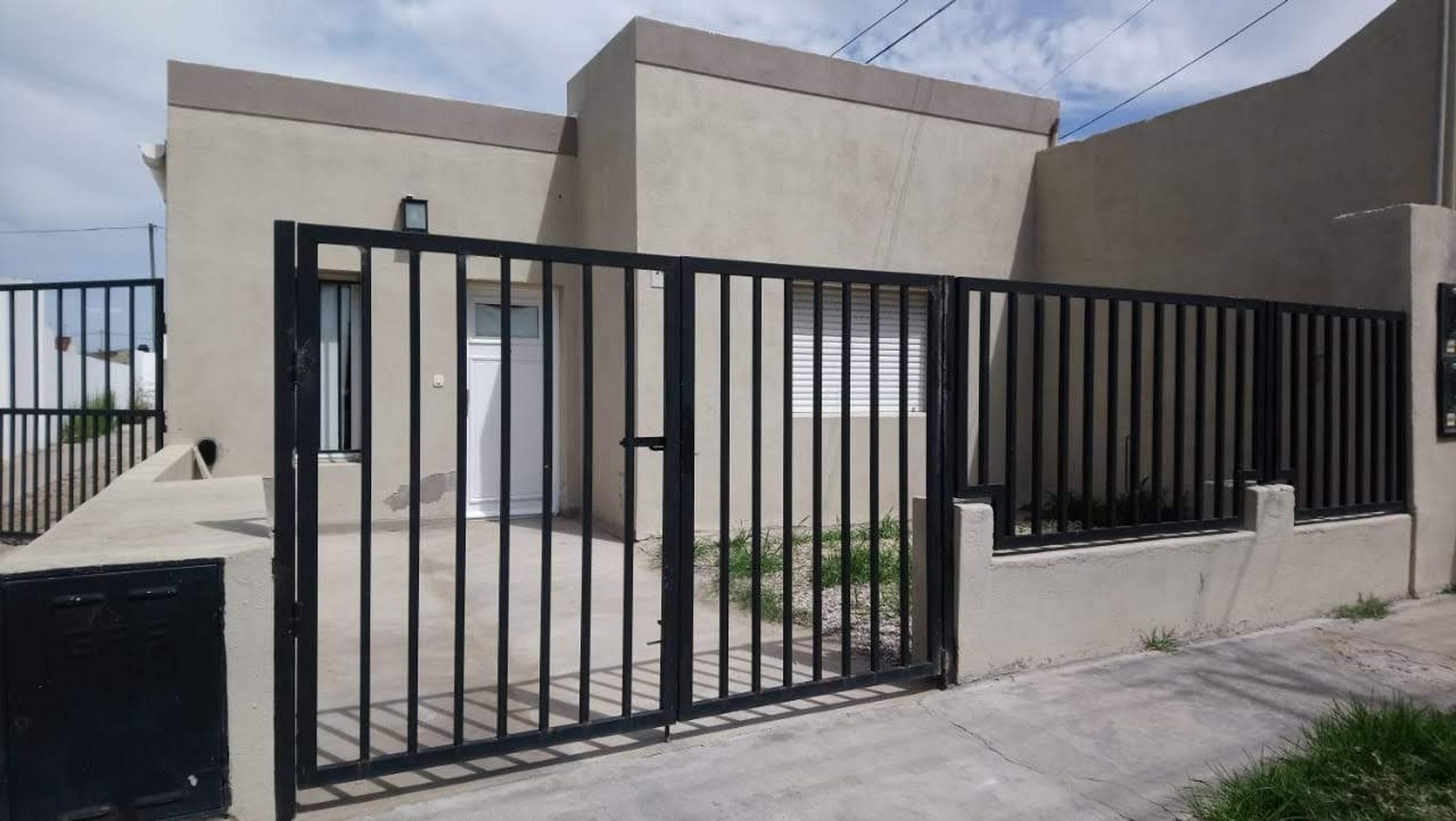 SE VENDE CASA en PH al FRENTE