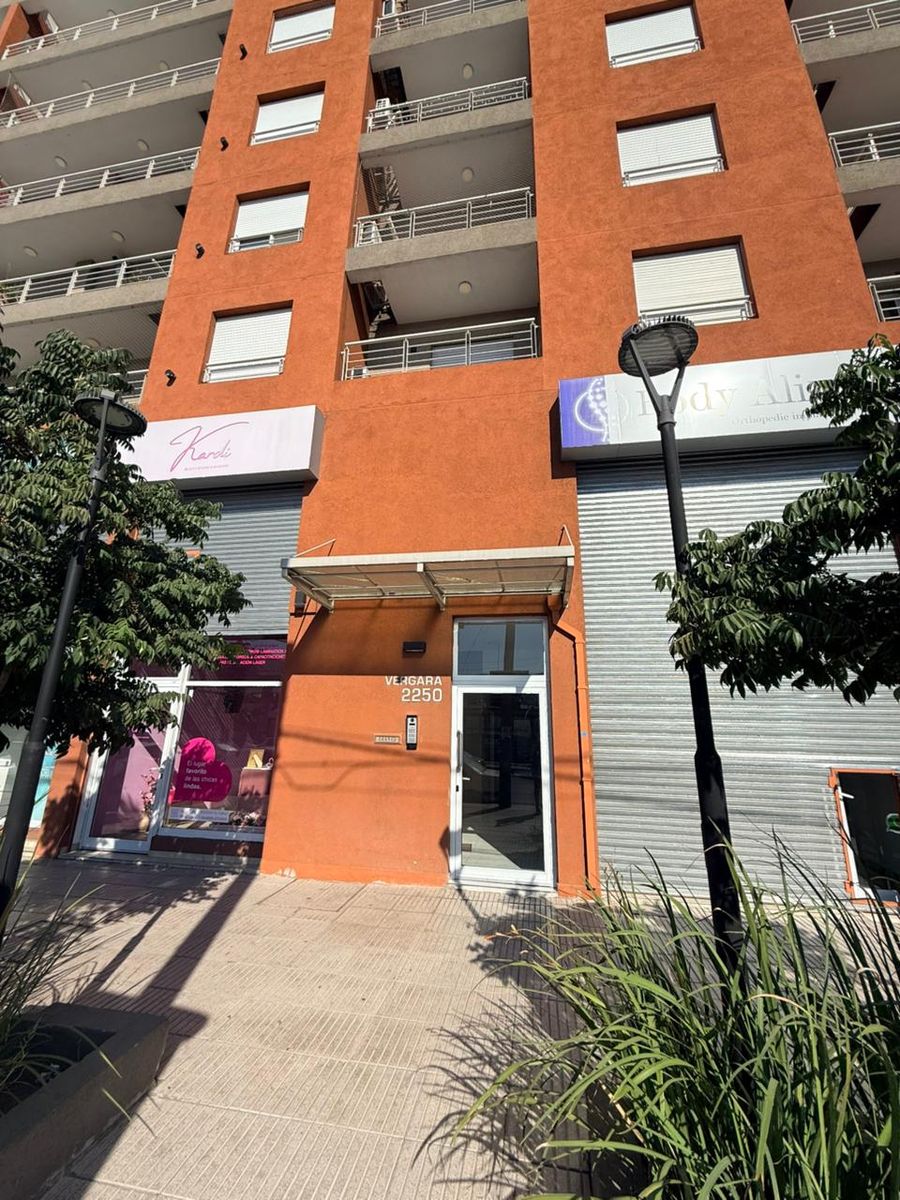 ALQUILER DPTO DOS AMBIENTES . EXCELENTE UBICACION