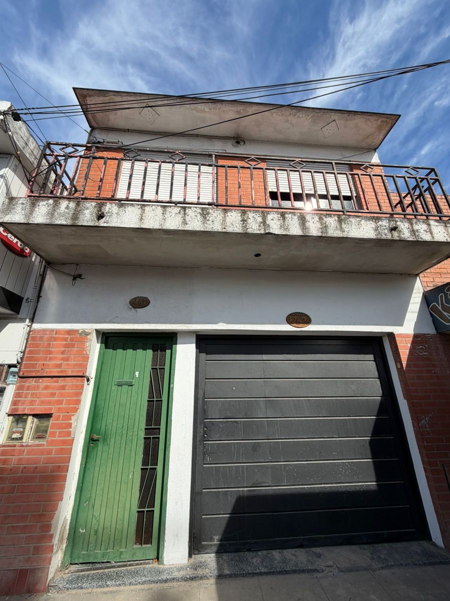 ALQUILER CASA TRES AMBIENTES CON GARAJE