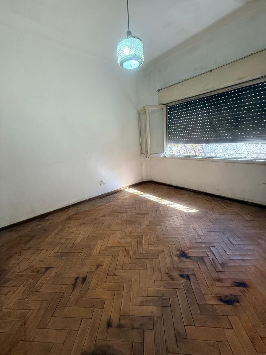 VENTA PROPIEDAD DOS AMBIENTES . ADEMÁS DPTO AL FONDO