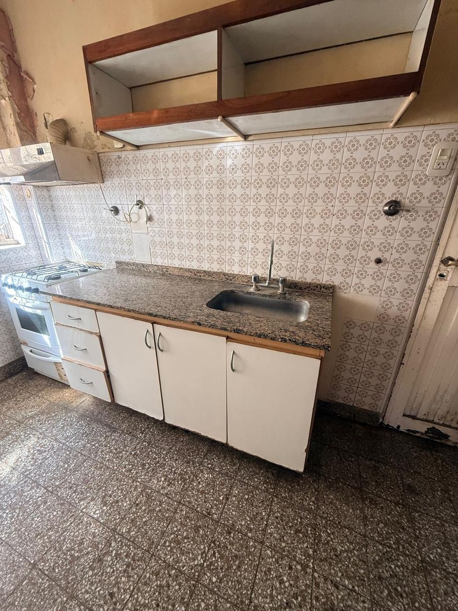 VENTA PROPIEDAD DOS AMBIENTES . ADEMÁS DPTO AL FONDO