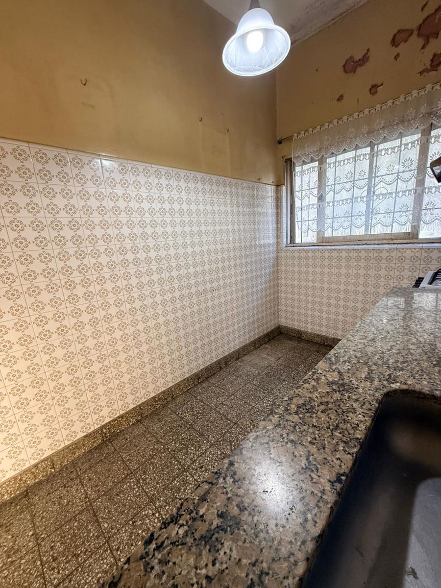 VENTA PROPIEDAD DOS AMBIENTES . ADEMÁS DPTO AL FONDO