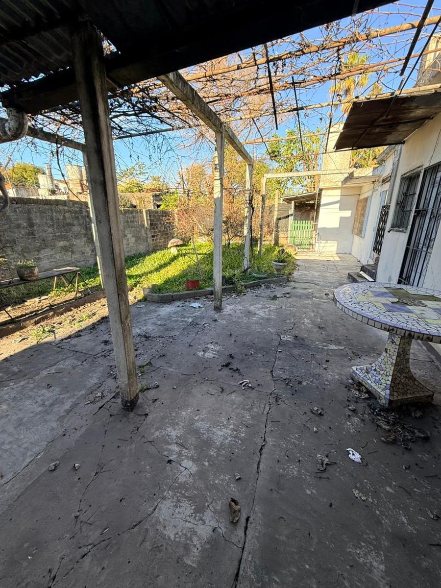 VENTA PROPIEDAD DOS AMBIENTES . ADEMÁS DPTO AL FONDO