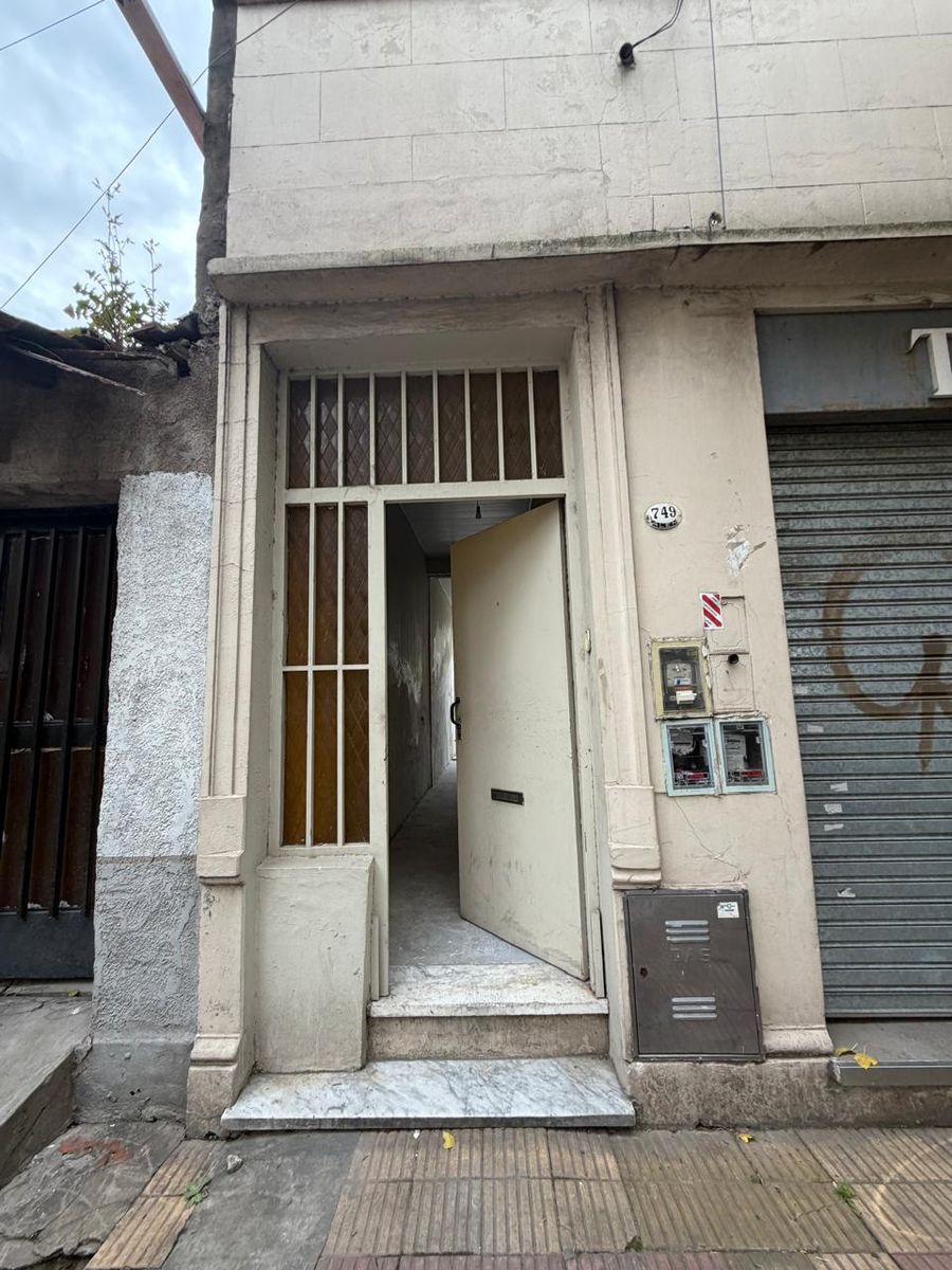 ALQUILER PH . DOS AMBIENTES. PROXIMO A LA ESTACION MORON