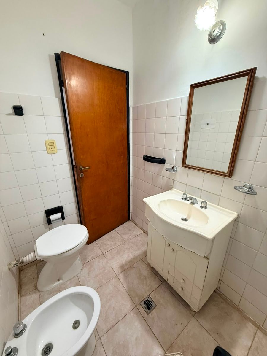 ALQUILER CASA 3 AMBIENTES, CON GARAJE CUBIERTO