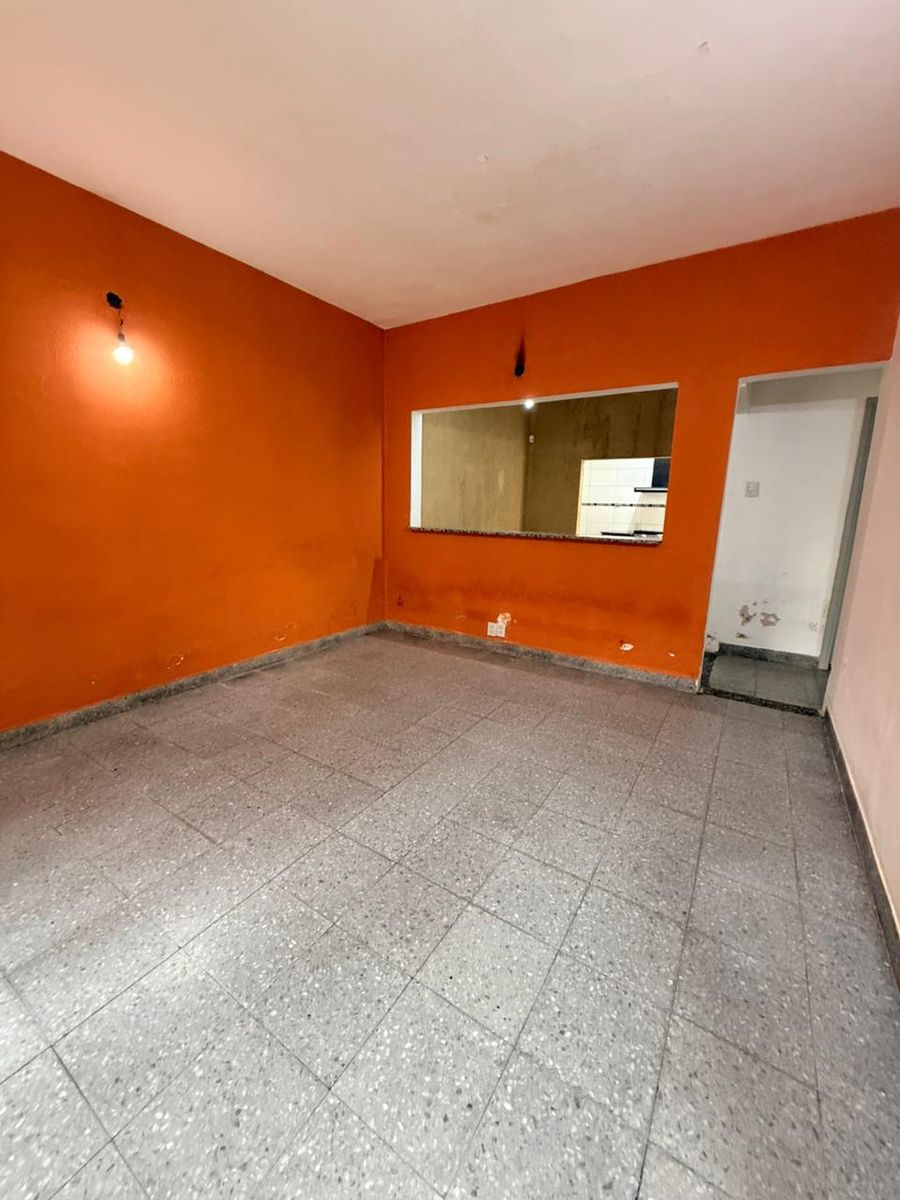 ALQUILER CASA 3 AMBIENTES, CON ENTRADA PARA AUTO