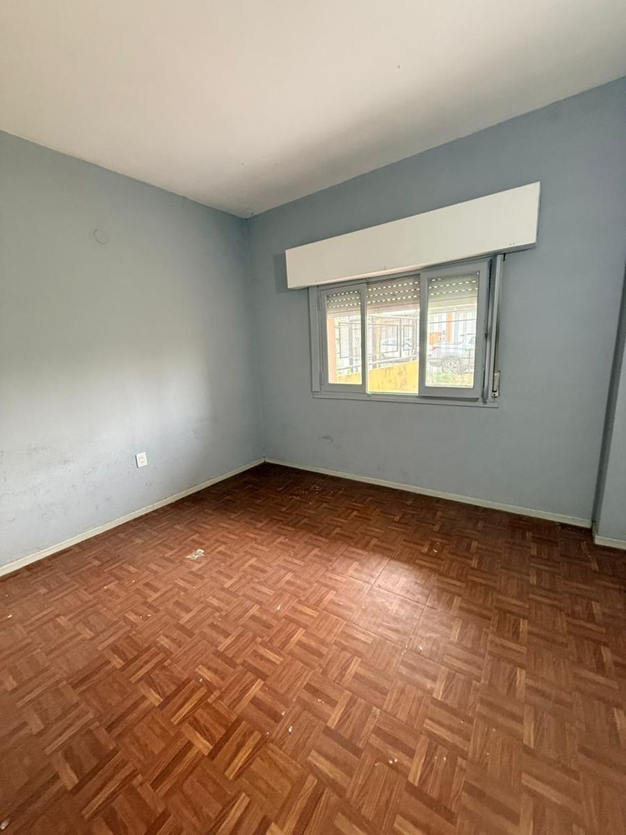 ALQUILER CASA 3 AMBIENTES, CON ENTRADA PARA AUTO