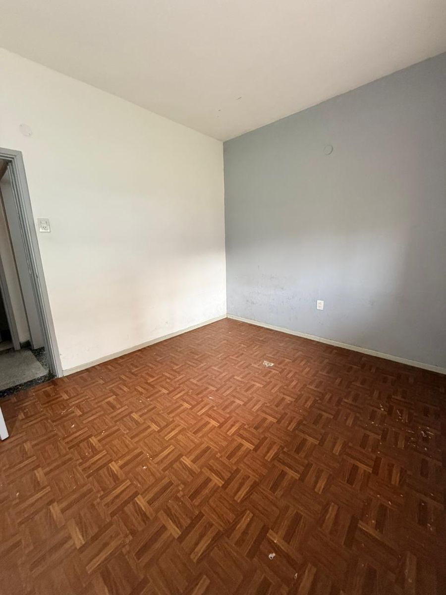 ALQUILER CASA 3 AMBIENTES, CON ENTRADA PARA AUTO