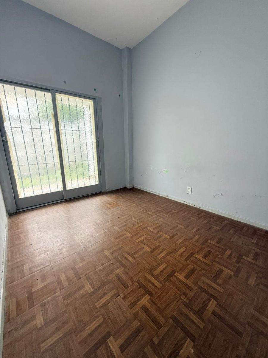 ALQUILER CASA 3 AMBIENTES, CON ENTRADA PARA AUTO