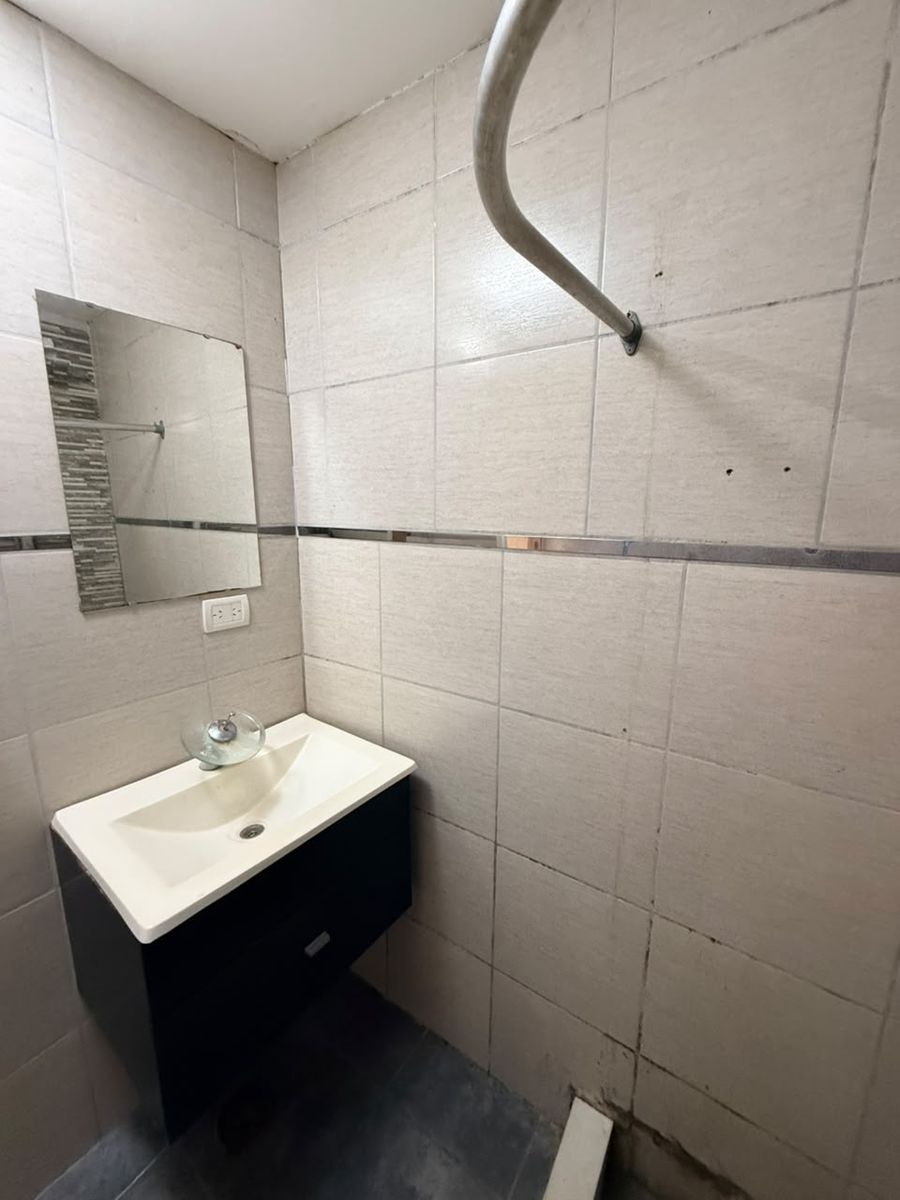 ALQUILER DPTO DOS AMBIENTES . BUENA UBICACION