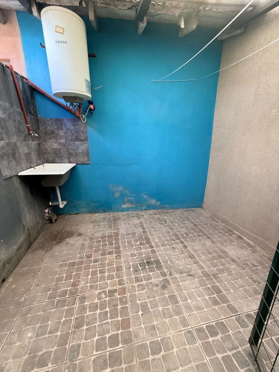 ALQUILER DPTO DOS AMBIENTES . BUENA UBICACION