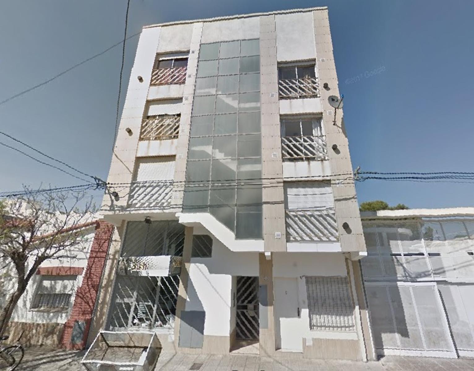 Caronti, a metros del Paseo de las Esculturas