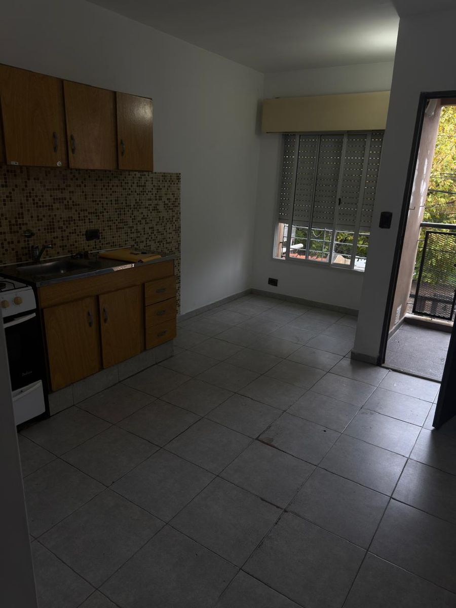 Centenario 419 - dpto en planta alta-