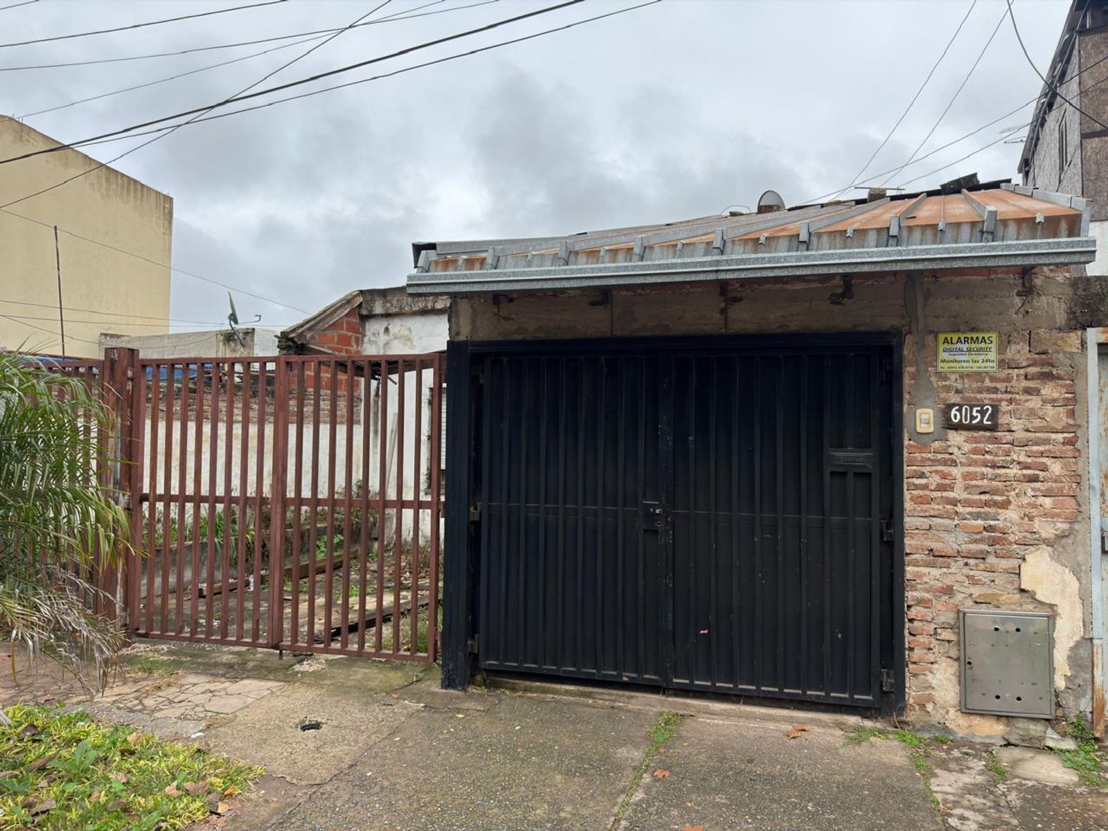 Apta a crédito-Hungria 6052- casa al frente-