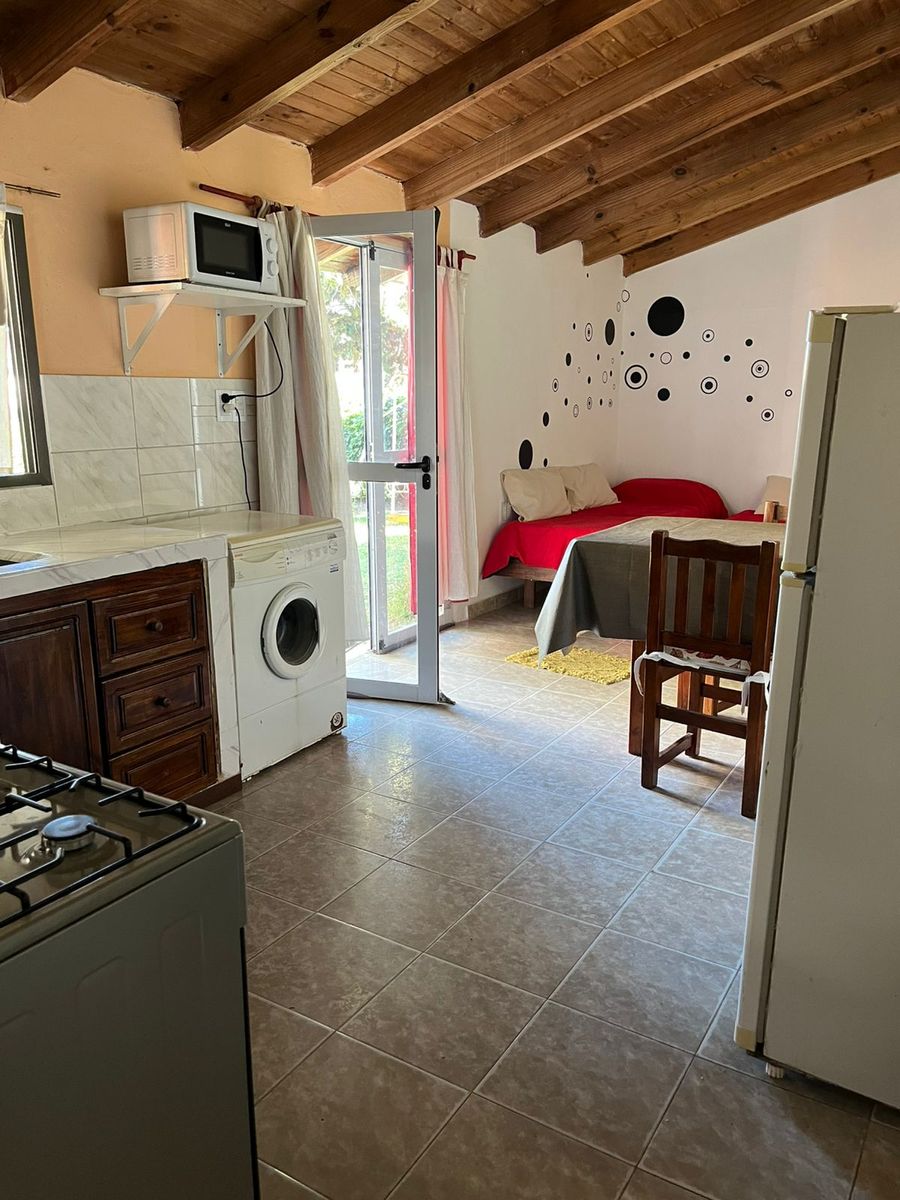Departamento Interno en Av. Comercial