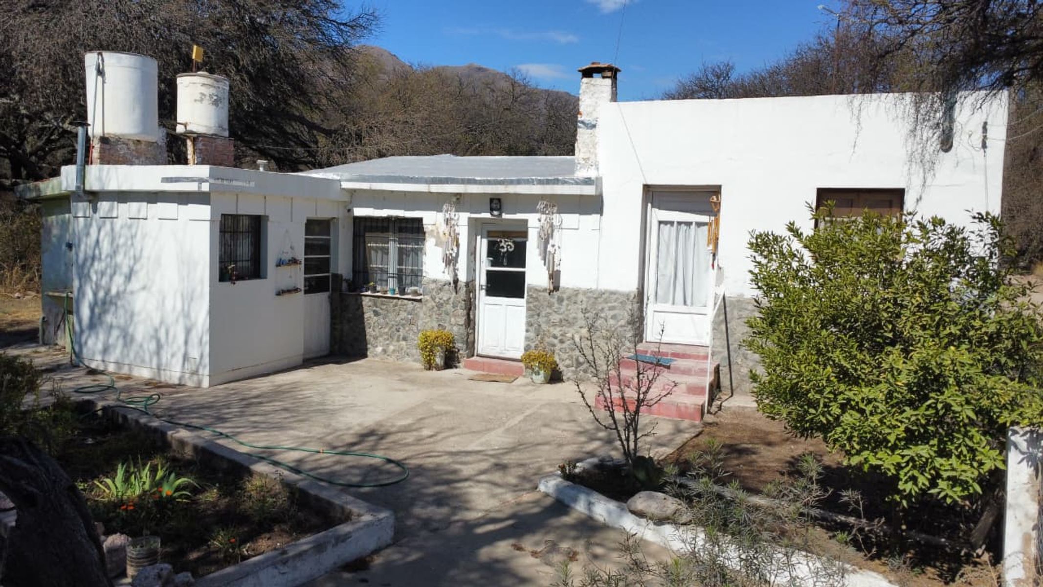 Excelente Lote con 2 casa 730mts cochera Sto Cabral 500 Barrios San Martin Capilla del monte