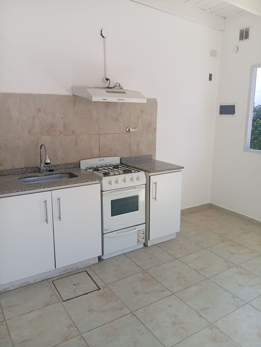 Dpto. Sobre calle Bourdet - Dormitorio - baño - cocina /comedor