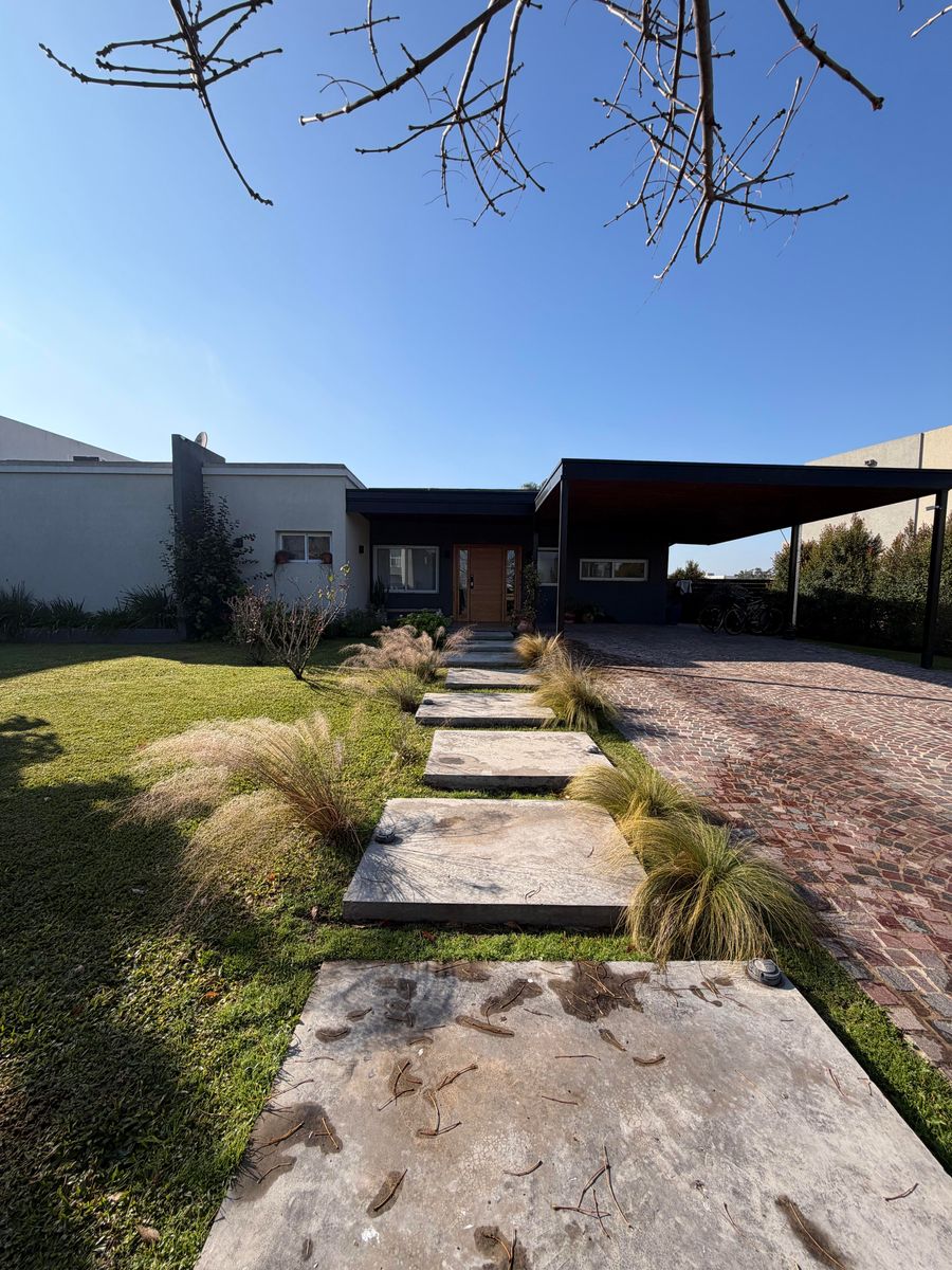 VENTA CASA EN BARRIO CERRADO HARAS SANTA MARIA - ESCOBAR - LOMA VERDE