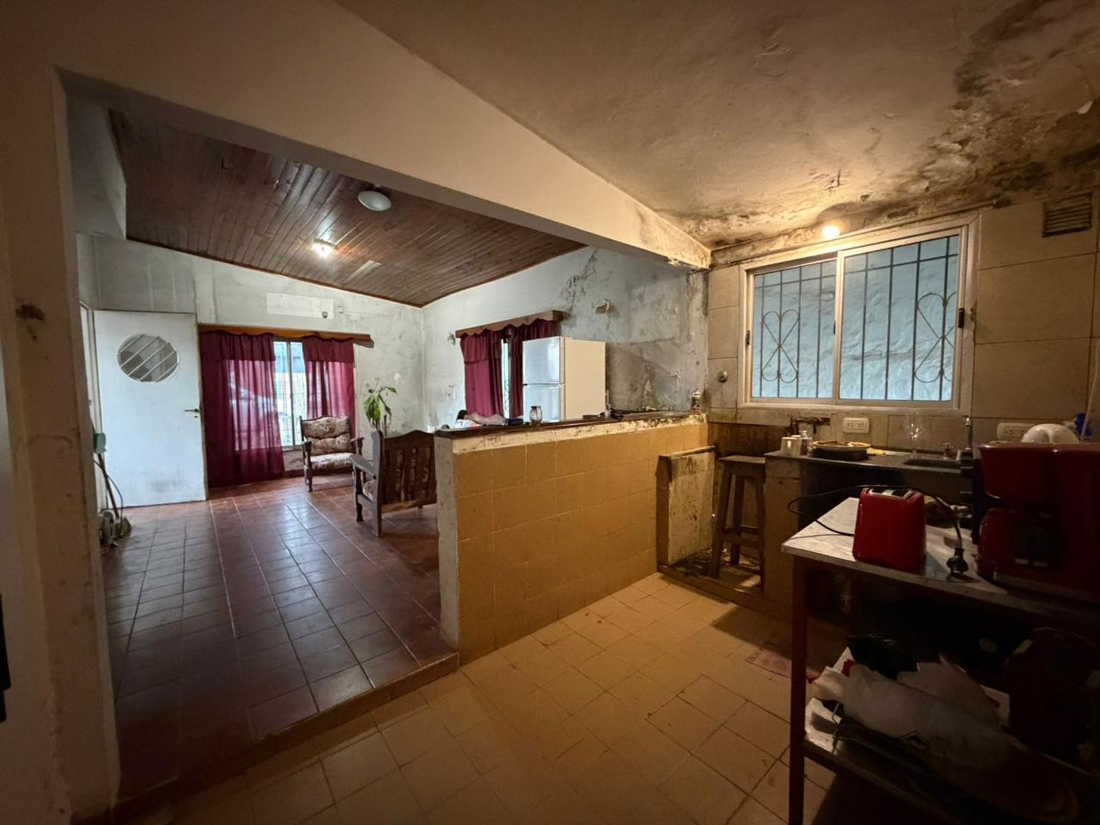 Casa a Refaccionar - Garin - 2 dormitorios - baño - cocina/comedor -