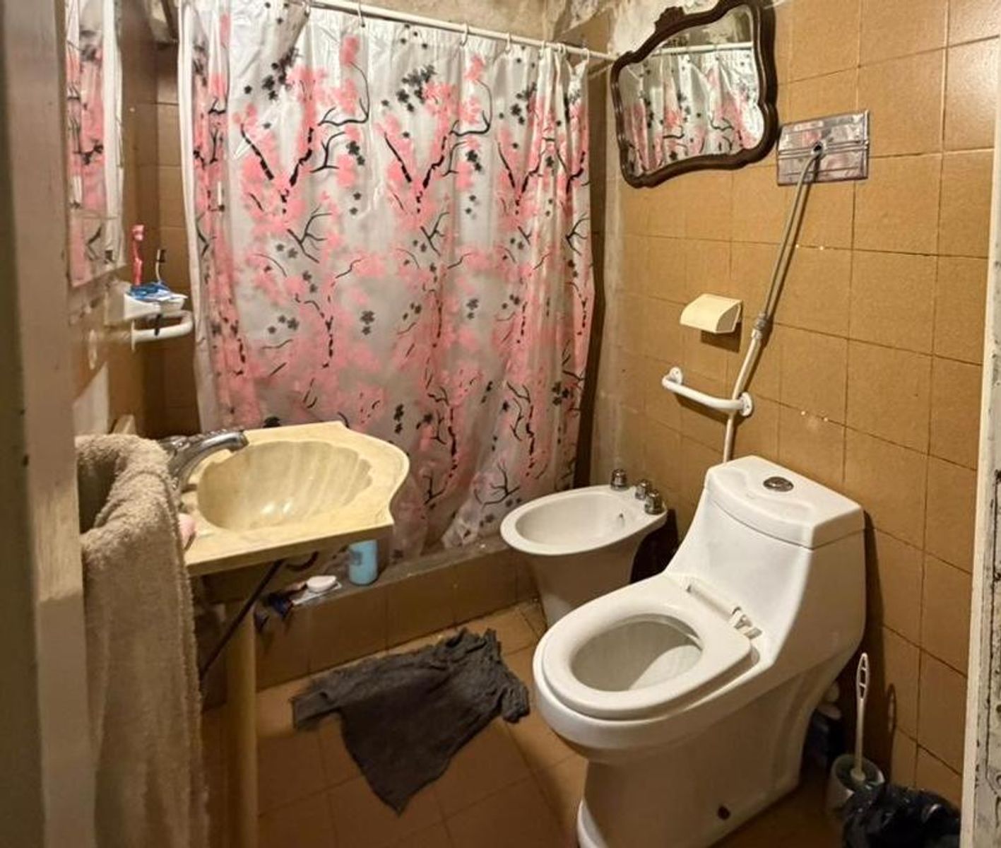 Casa a Refaccionar - Garin - 2 dormitorios - baño - cocina/comedor -