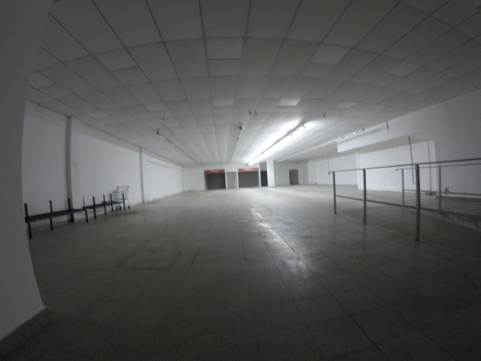 EXCELENTE LOCAL DE 550 M2, SOBRE AVENIDA ARIETA - VILLA LUZURIAGA