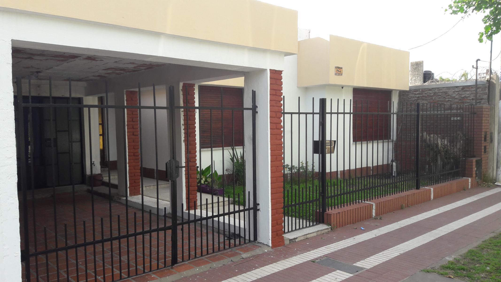 VENTA, CASA SOBRE BULEVAR SARGENTO CABRAL