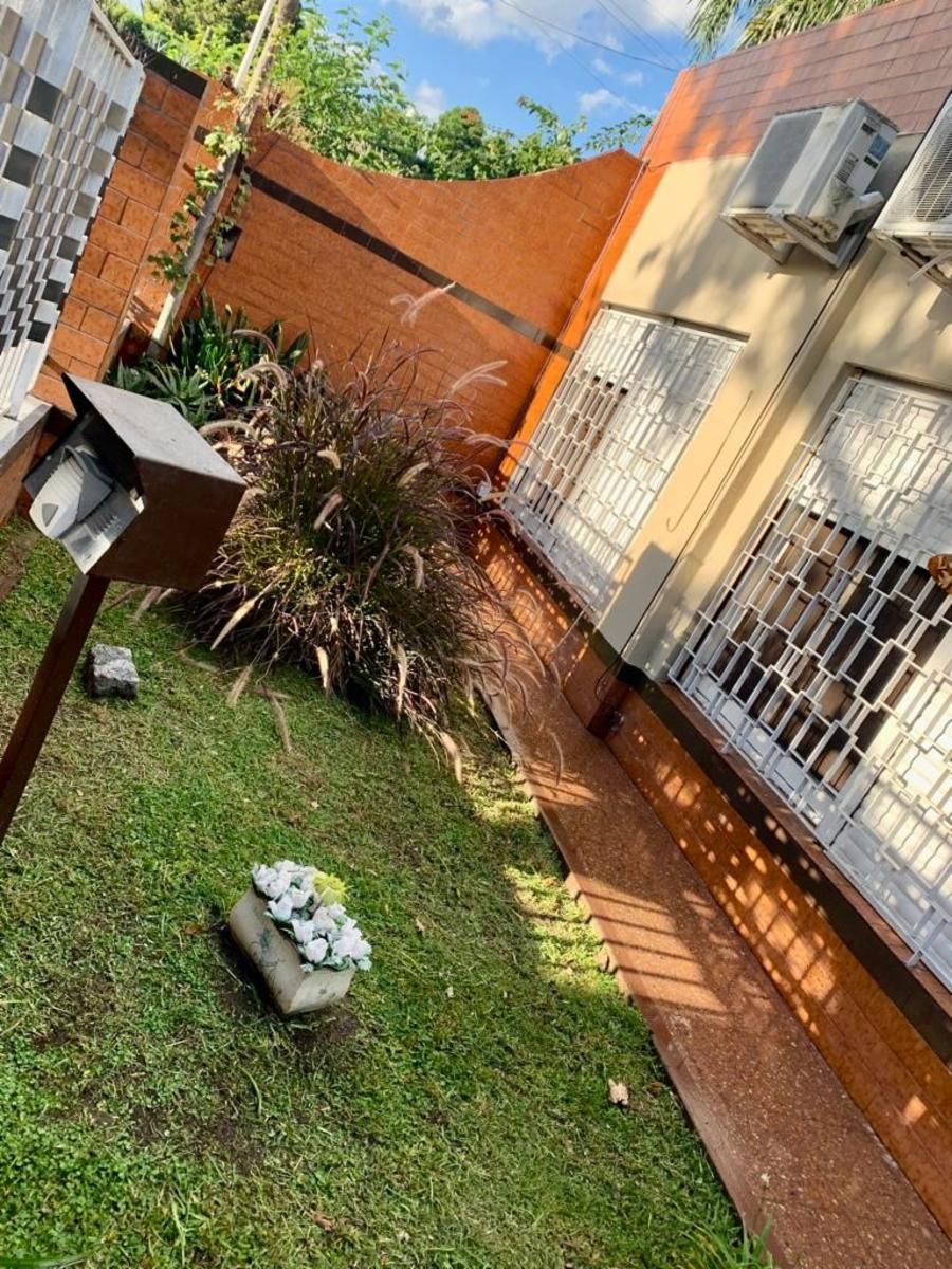 CASA DE 4 AMBIENTES EN VENTA EN CASTELAR VENDO O PERMUTO
