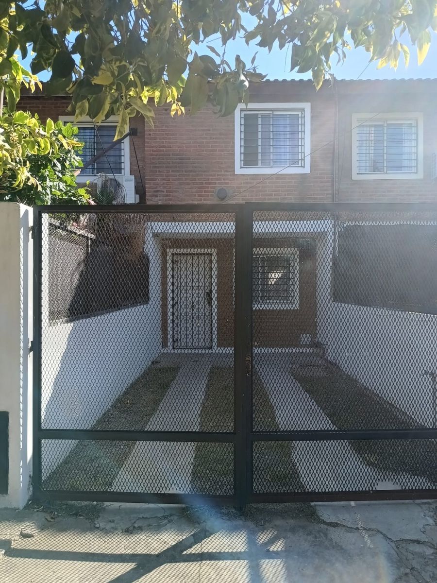 DUPLEX CON COCHERA - BELEN DE ESCOBAR