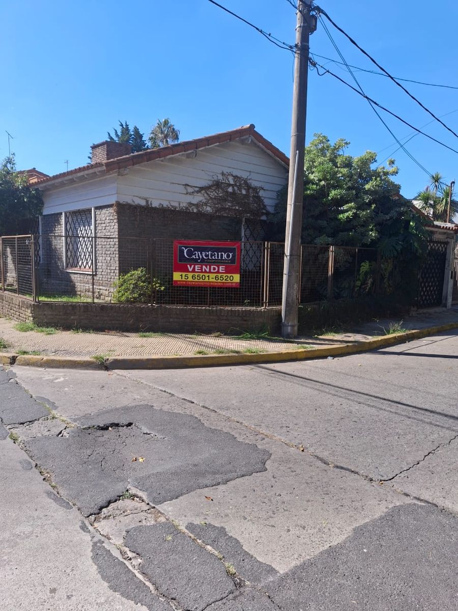 LINDA ESQUINA EN ADROGUE CENTRO