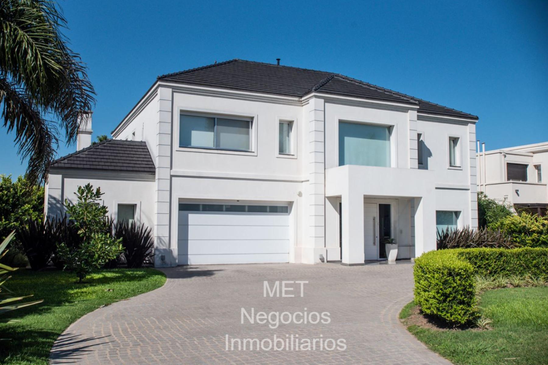 ESPECTACULAR CASA FUNES HILLS