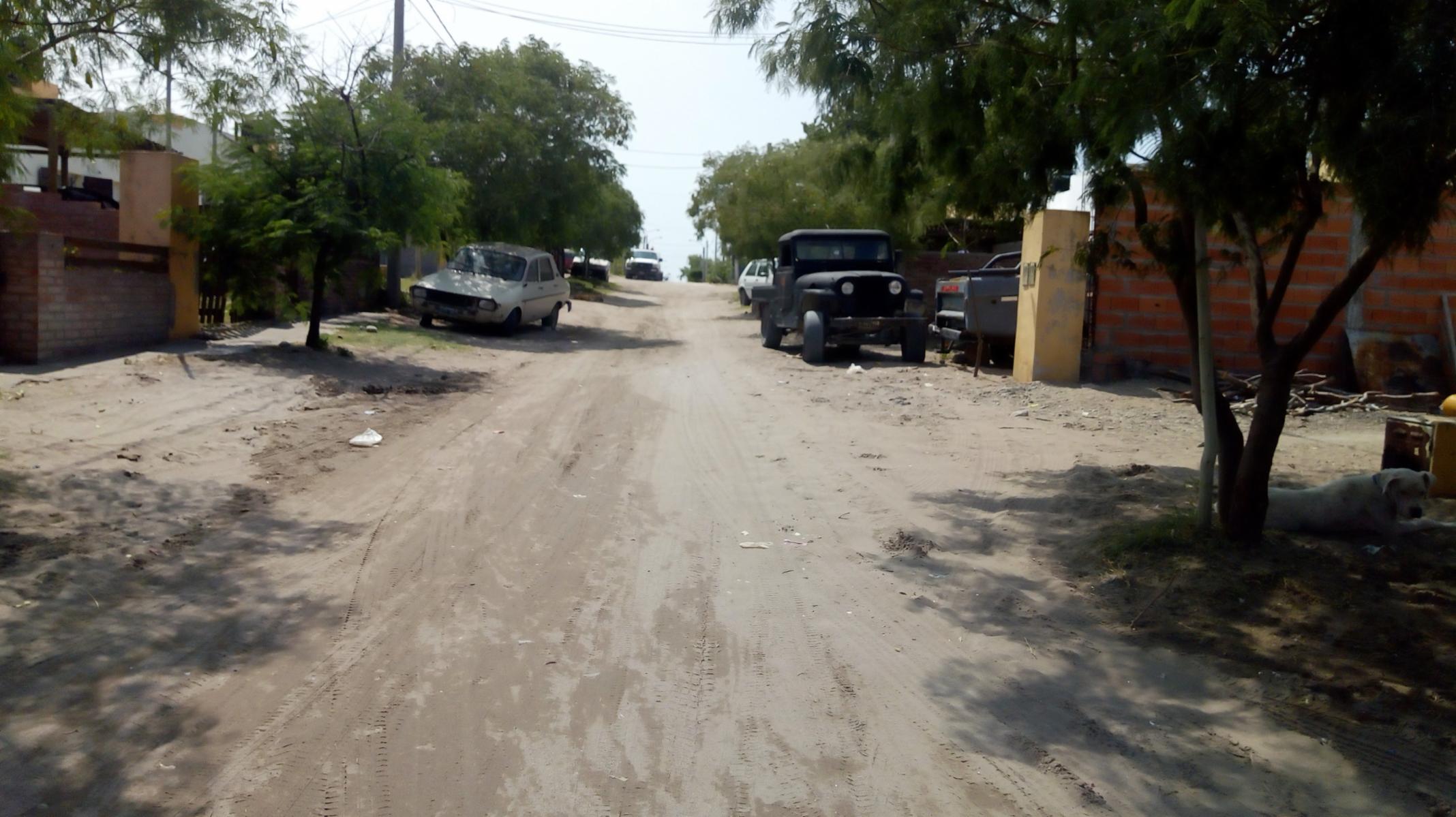 Casa De Barrio Con Todos Los Servicios