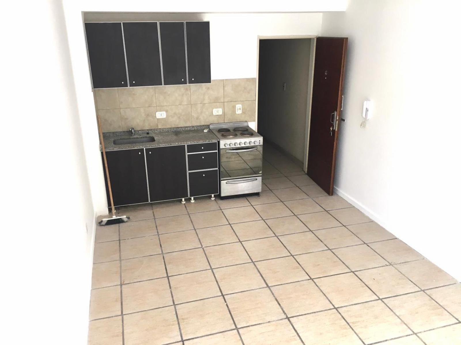 ALQUILER DOS AMBIENTES EN VILLA MORRA 1 PISO X ESCALERA $ 25.000