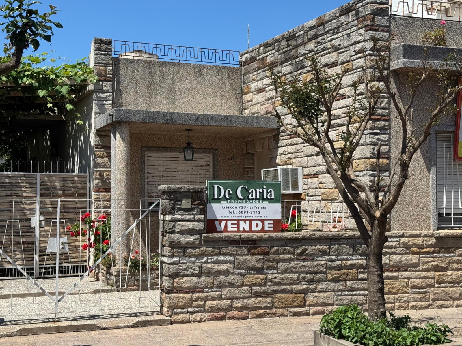 Excelente propiedad en lote propio