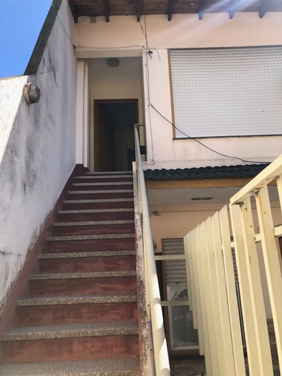 EXCELENTE DEPARTAMENTO EN 1° PISO