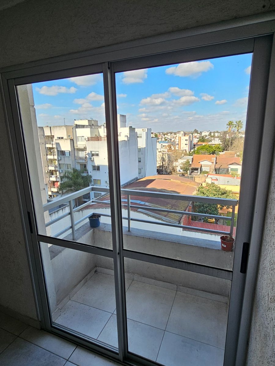 Alquiler 2 Ambientes Primer Piso Contraf. En Haedo