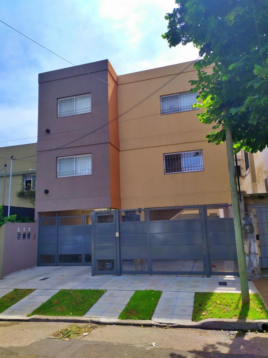 OPORTUNIDAD Excelente duplex 3 amb + cochera doble + patio
