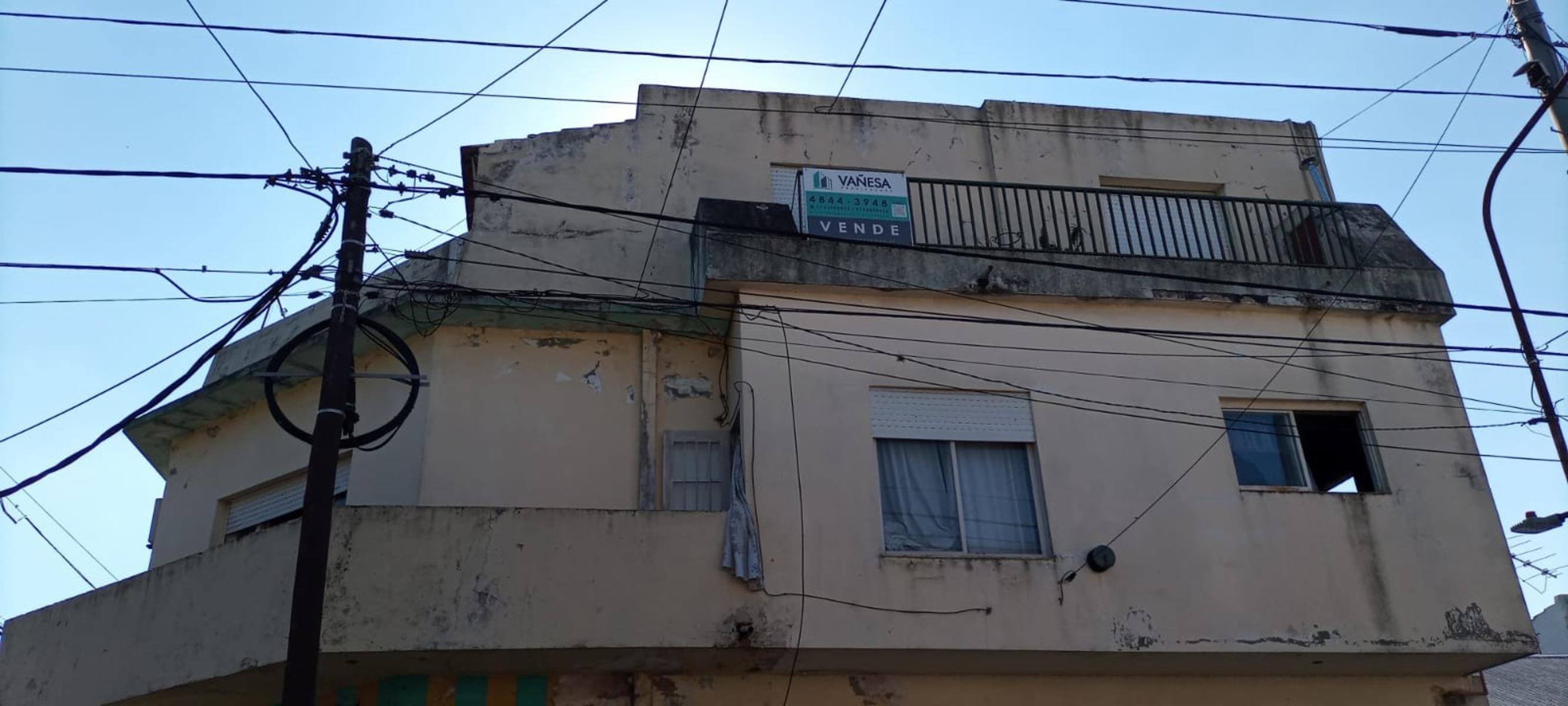 PH A RECICLAR EN PRIMER PISO FRENTE A LA PLAZA