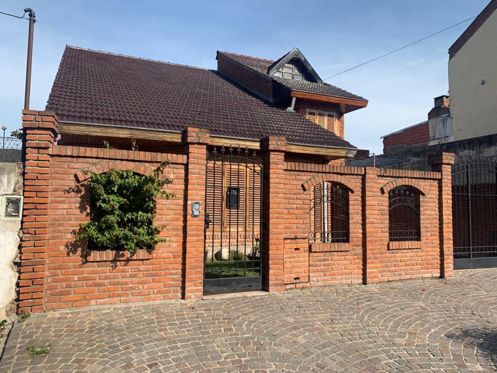 CASA LOTE PROPIO CERCA DE LA ESTACION