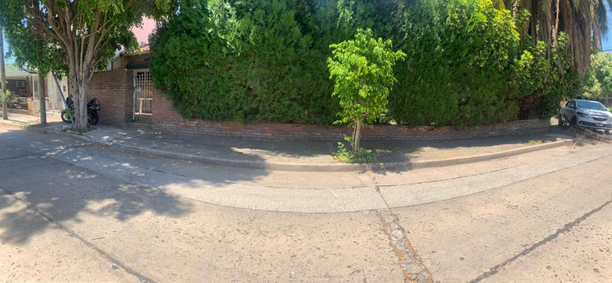 CHALET  CIUDAD JARDIN EN ESQUINA