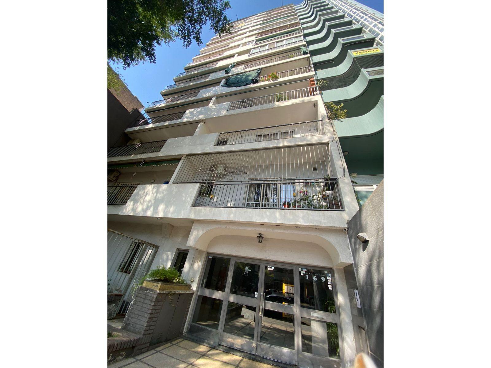 DEPARTAMENTO DE 2 DORMITORIOS SOBRE BV. OROÑO AL 100. BALCÓN CORRIDO AL FRENTE.