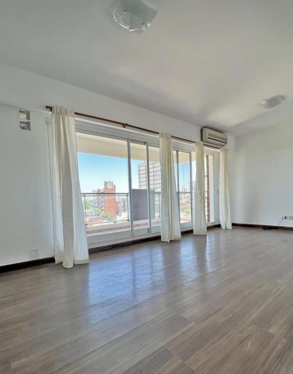 ECHEVERRÍA 702 BIS. AMPLIO BALCÓN AL FRENTE Y BALCÓN AL CONTRA FRENTE CON VISTA AL RÍO. EXCELENTE.