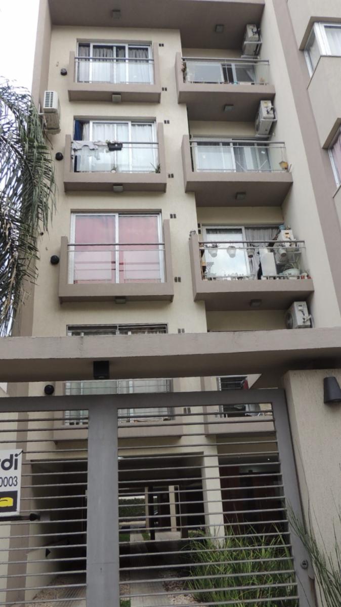 SE VENDE MUY BUEN DEPARTAMENTO DE 2 AMB EN MORON