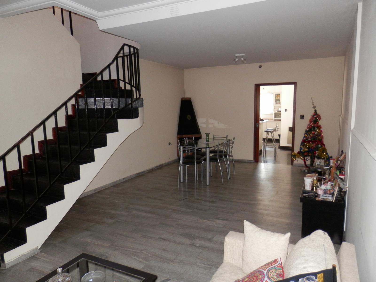 Casa de 4 amb sobre lote propio.