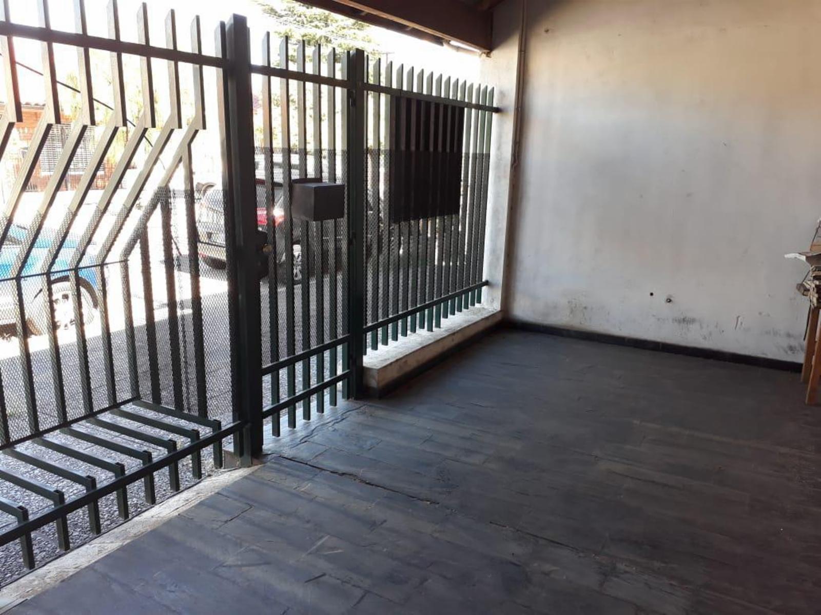 Casa de 5 amb sobre lote propio con cochera.