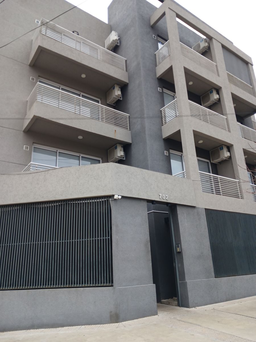 Departamento 2 amb. PB Fte. con patio