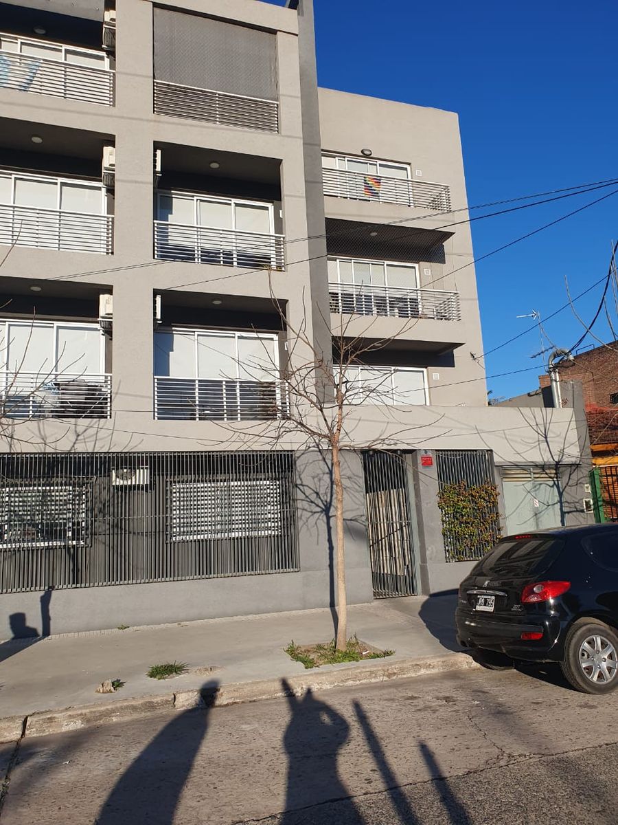 Depto 2 amb c/balcón